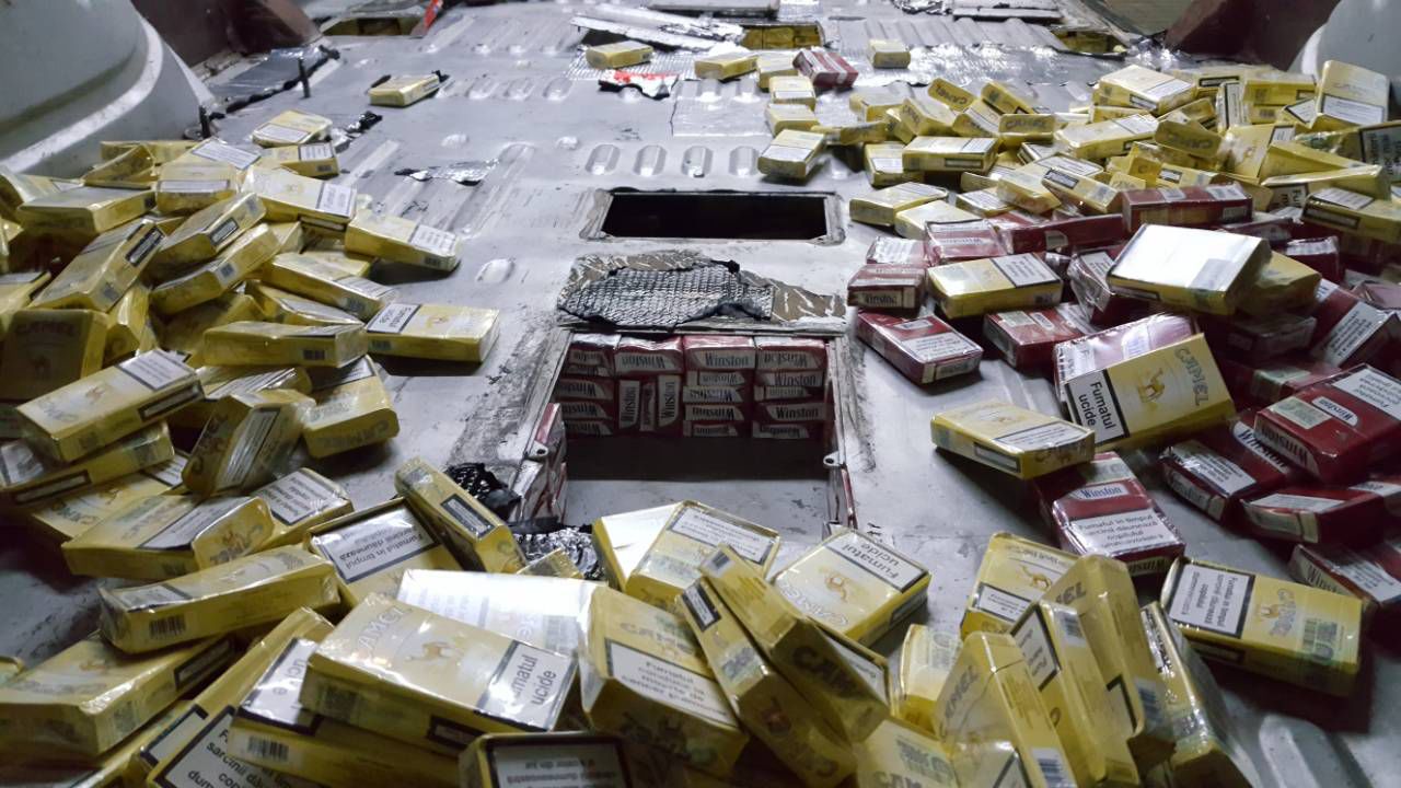В Леушенах таможенники задержали более 100 тысяч контрабандных сигарет