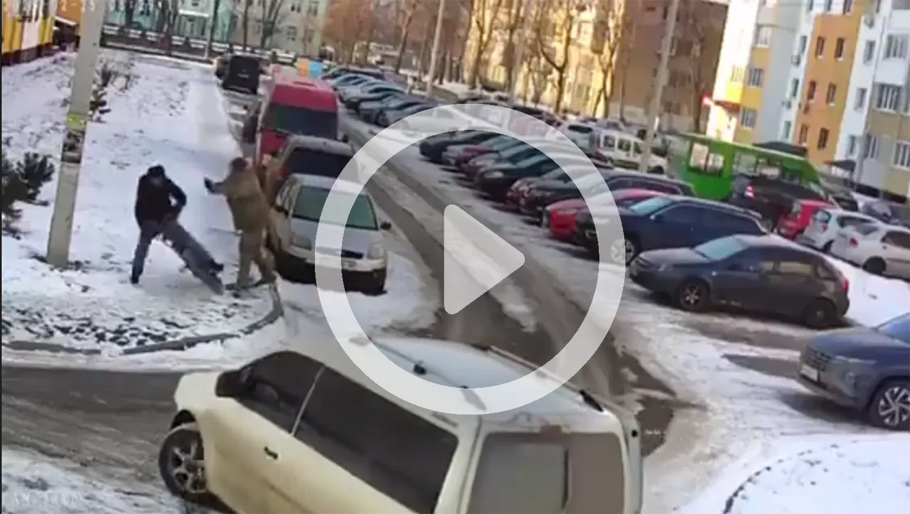 В Харькове работник ТЦК толкнул велосипедиста, после чего его забрали в бус