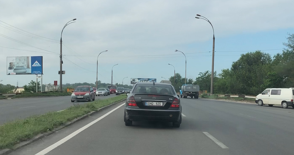 Mercedes, за которым гнались 6 экипажей полиции, вновь на дороге