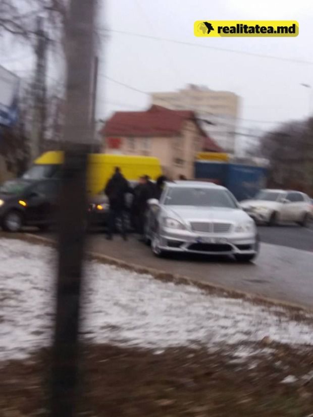 В столице у кольцевой столкнулись три иномарки