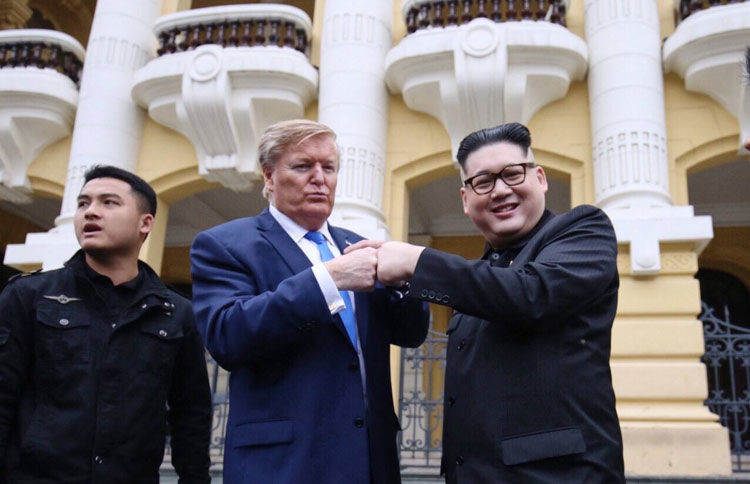Двойники Ким Чен Ына и Трампа прибыли на "саммит" в Ханой
