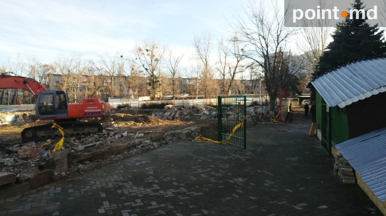 В Кишиневе спортивный комплекс "Юность" сравняли с землей