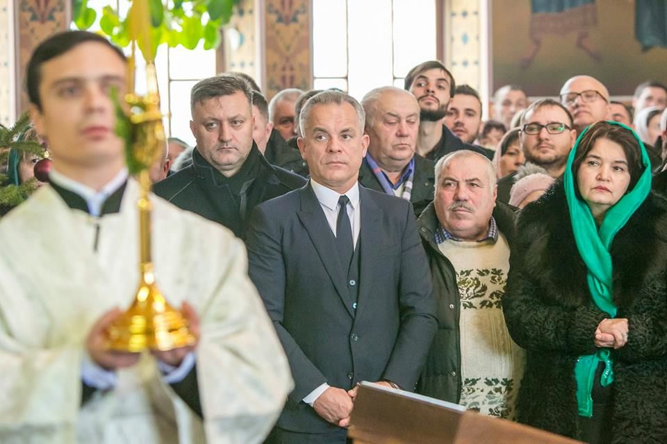 Плахотнюк: Пусть праздники принесут вам спокойствие и исполнение желаний Плахотнюк: Пусть праздники принесут вам спокойствие и исполнение желаний