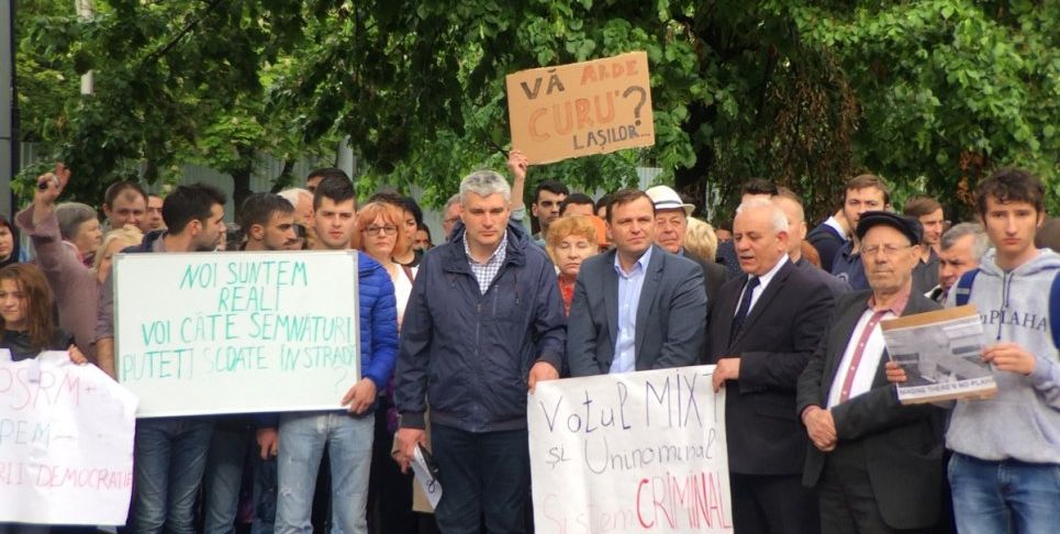Оппозиция: "У нас украли миллиард, теперь хотят украсть будущее"
