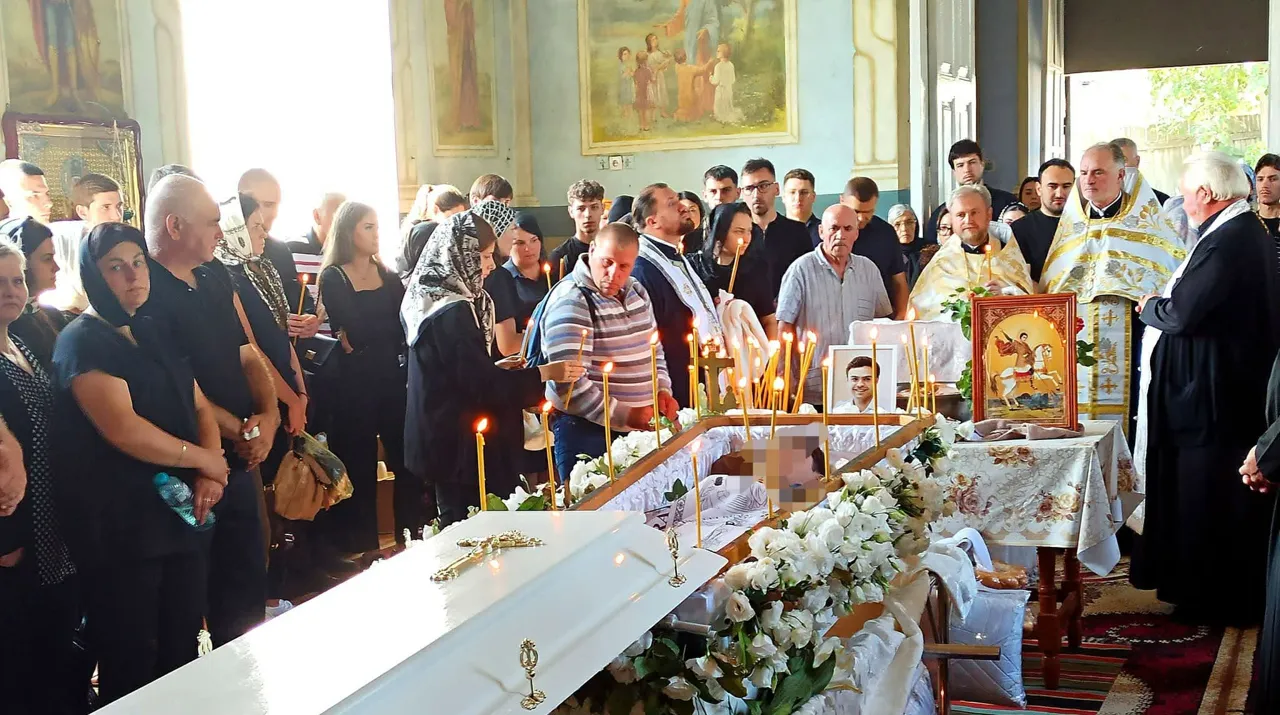 В Бравиче простились с сотрудником Минюста, утонувшим в Болгарии