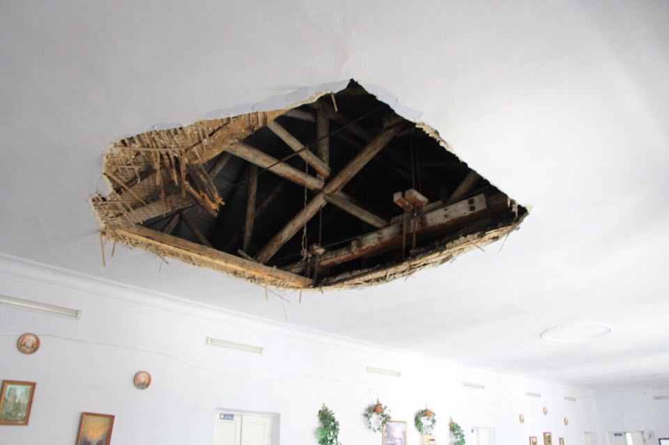 В бельцкой школе в коридоре обвалился потолок