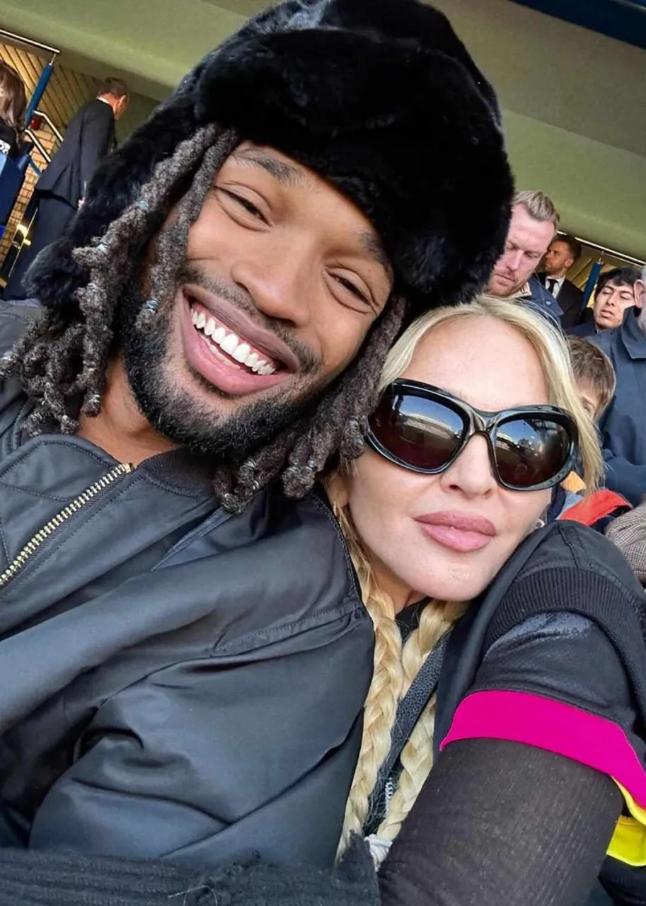 Madonna se căsătorește cu iubitul ei de 29 de ani