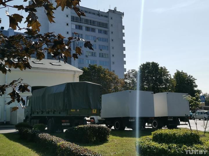 В центр Минска ввели бронетехнику