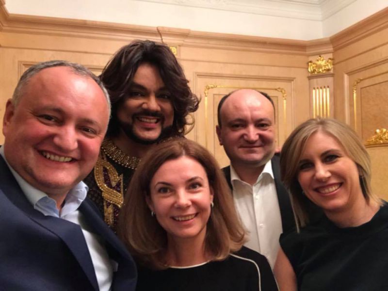 Dodon și soția, lângă Kirkorov la un concurs muzical din Rusia
