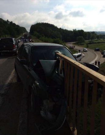 O maşină a căzut de pe pod pe traseul Chişinău - Dubăsari