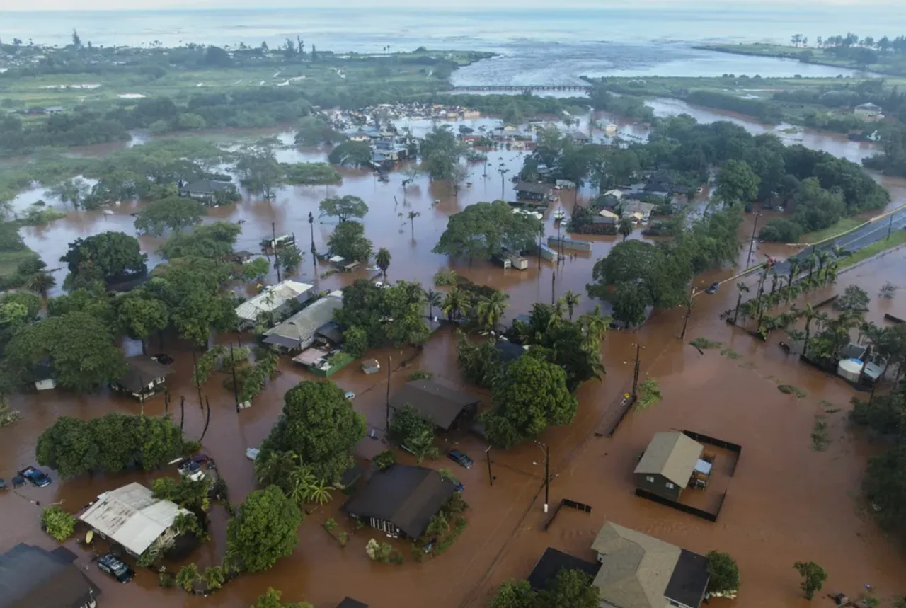 Mii de oameni, evacuați în urma inundațiilor devastatoare din Hawaii