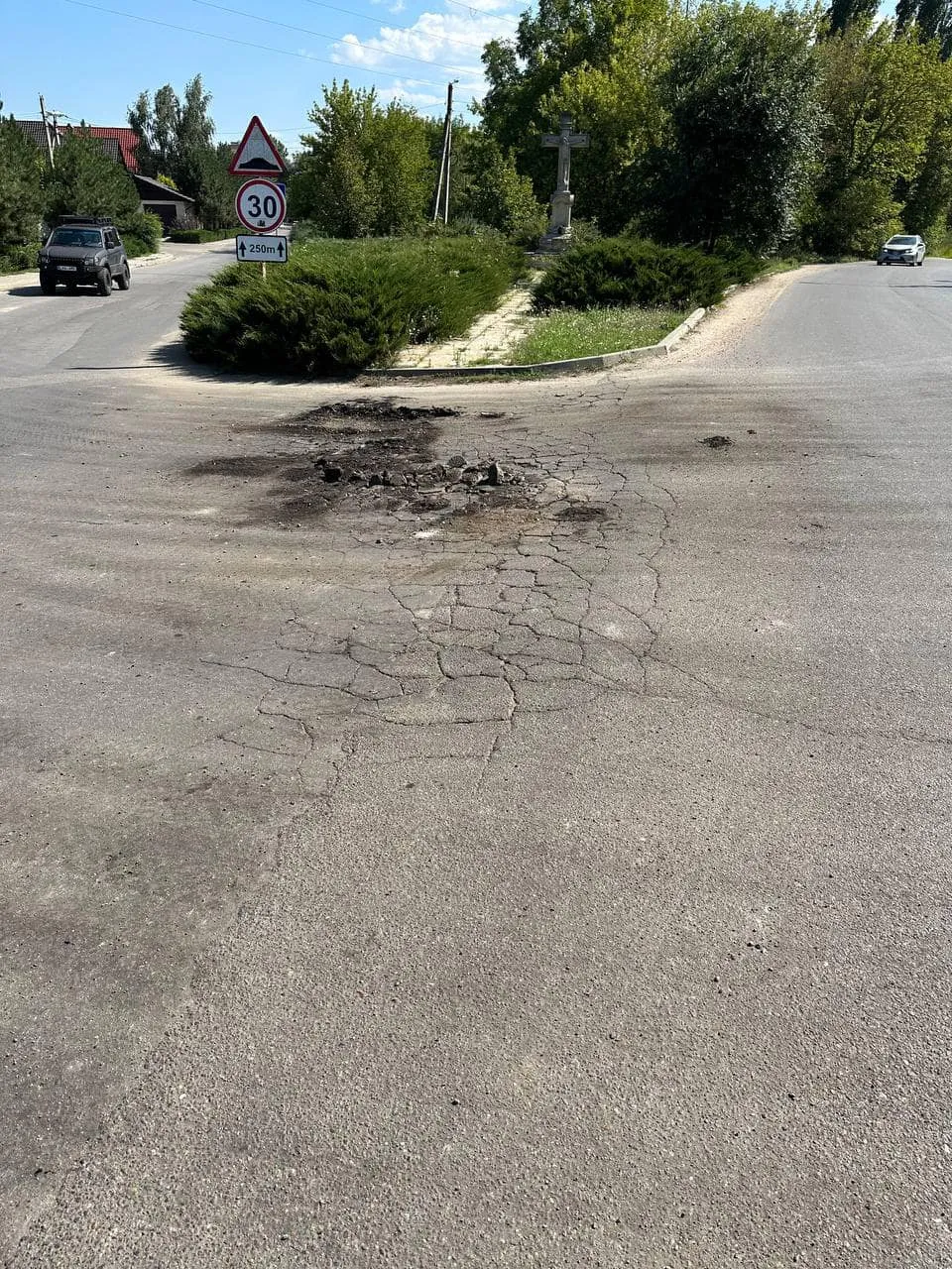 Жители Кодру бьют тревогу: Застройщик разбивает дорогу
