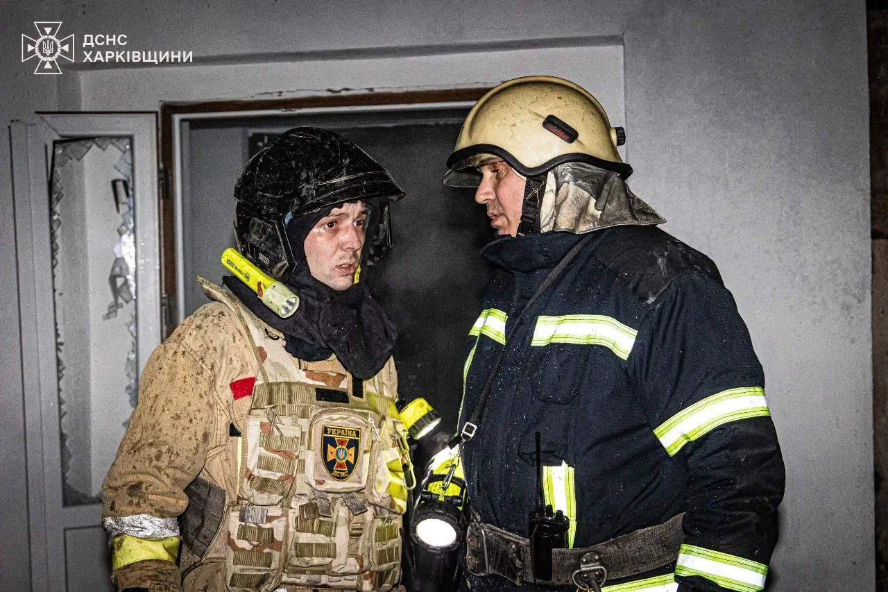 В Харькове под обстрел попали сотрудники экстренных служб: есть раненые