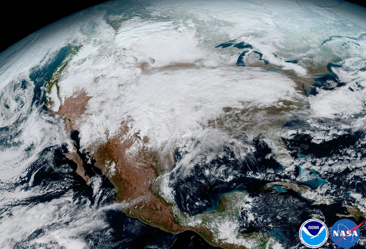 NASA опубликовал фото Земли с новейшего спутника