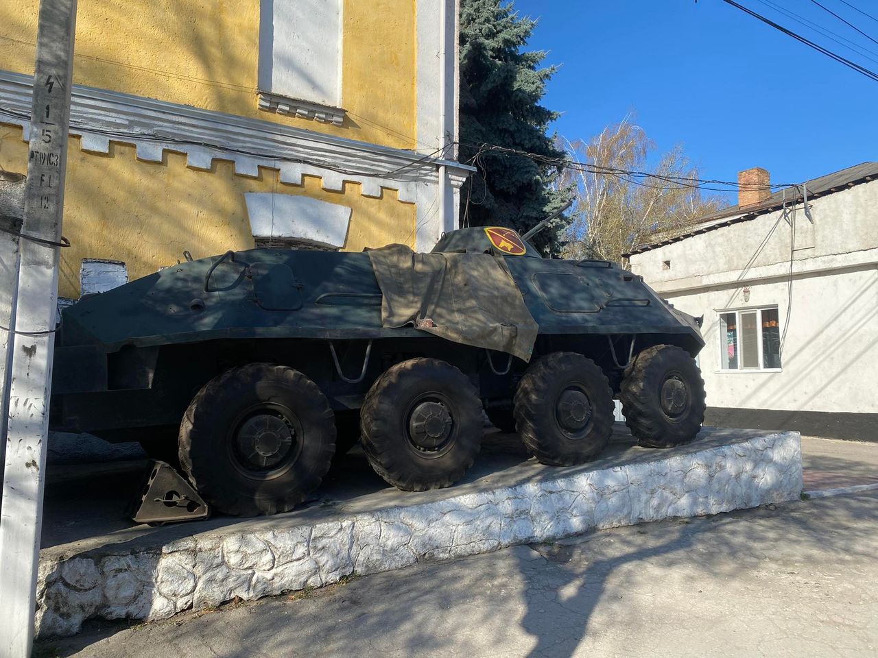В Бельцах на бронетранспортере у воинской части неизвестные нарисовали знак "Z"