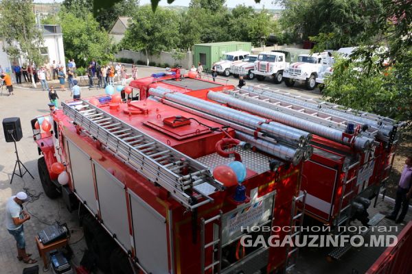 Комрат и Вулканешты получили пожарные машины от правительства России