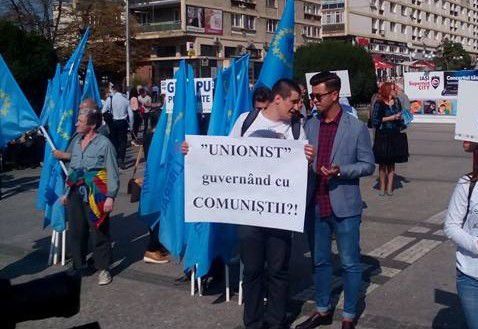 Protest împotriva lui Ghimpu la Iași: „Unionist” guvernând cu comuniștii?