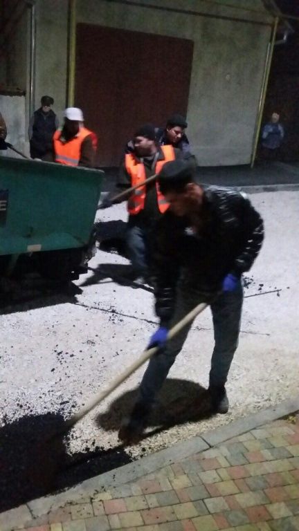 В Оргееве дороги ремонтируют даже в ночное время суток
