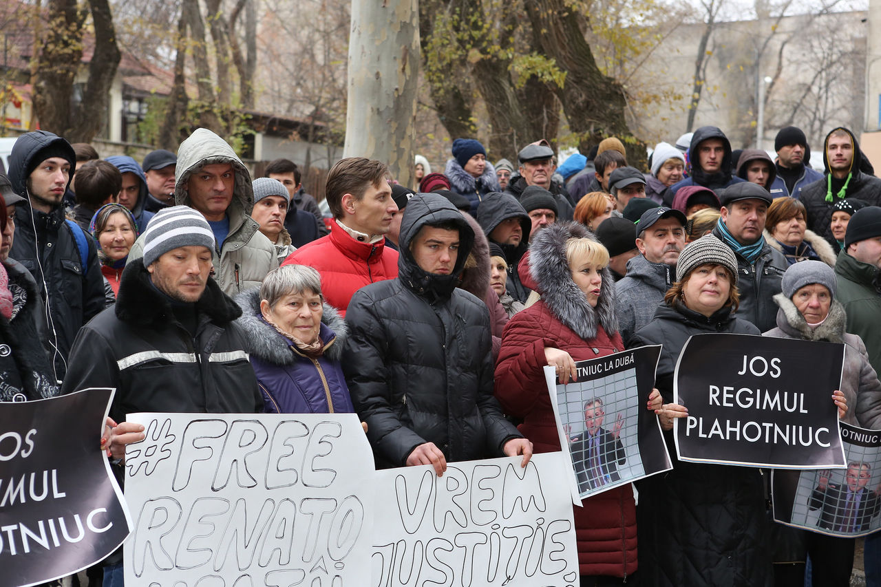 Cторонники Усатого протестуют против его преследования