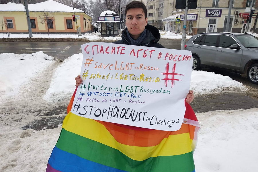 В Кишиневе уроженец Копчака устроил пикет в поддержку ЛГБТ-сообщества в Чечне