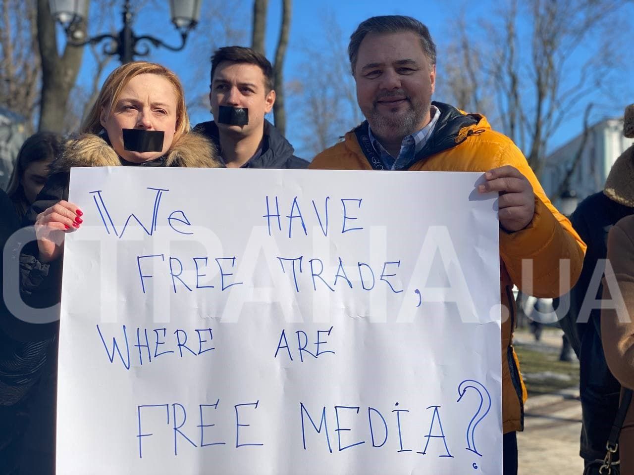 В Украине прошел протест журналистов закрытых телеканалов
