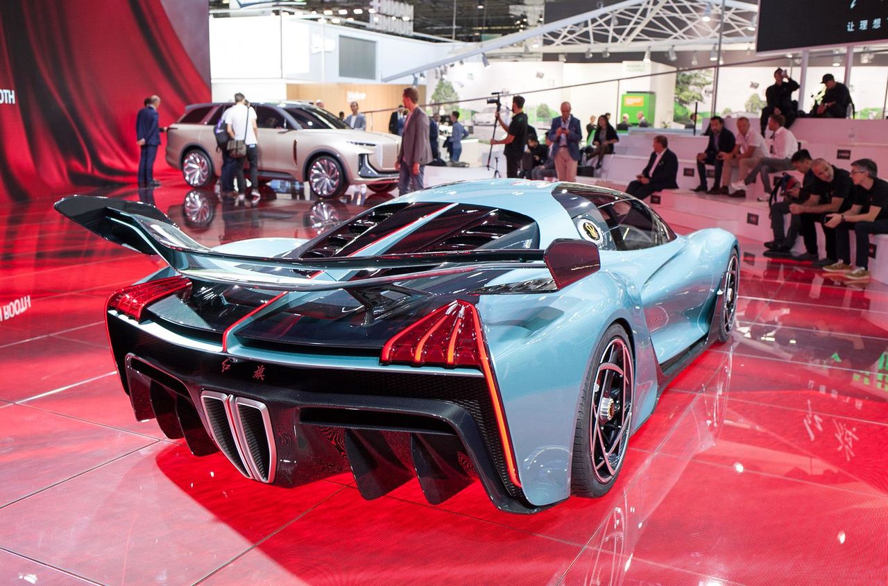 Китайцы показали супергибрид, который быстрее Bugatti Chiron
