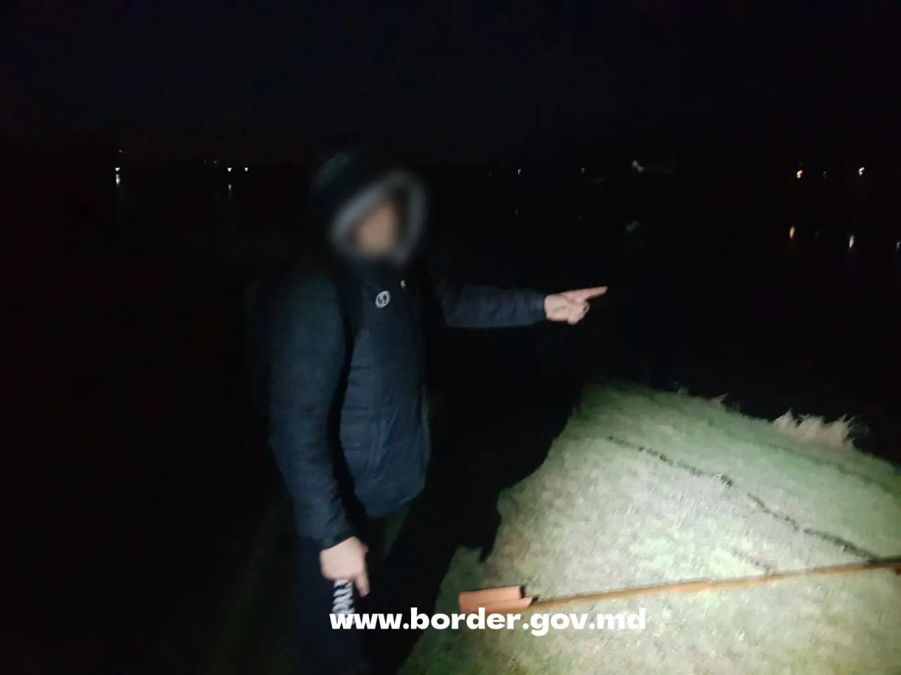 Мужчина из Украины пытался переплыть Днестр на надувной лодке