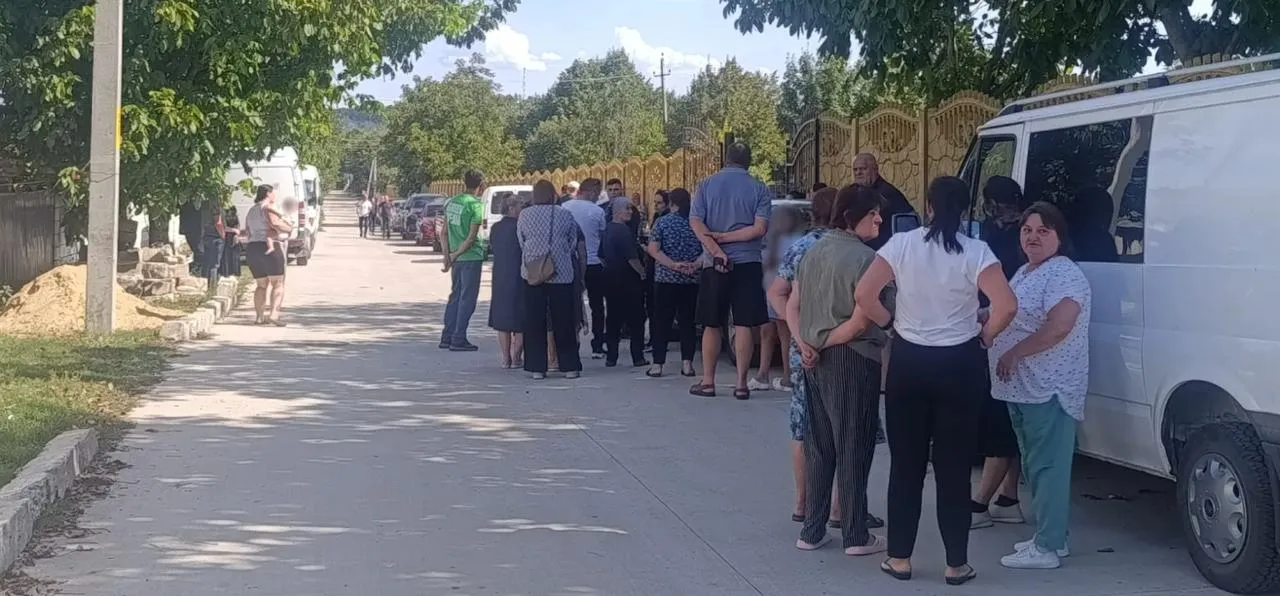 Мужчину, убившего жену в Магдачештах, похоронили: без священника и у ворот кладбища