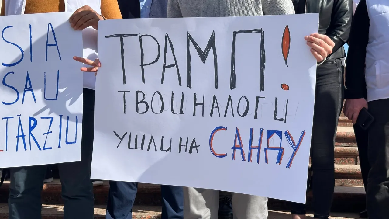 Партия Inima Moldovei провела протест у президентуры: требовали отставки Майи Санду