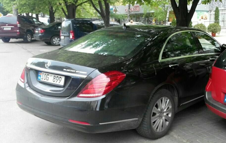 В Кишиневе засняли очередной случай оригинальной парковки