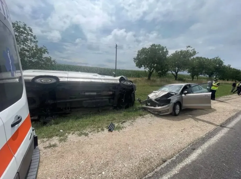 Coliziune pe contrasens pe traseul Edineț – Ruseni: Un bărbat, transportat la spital