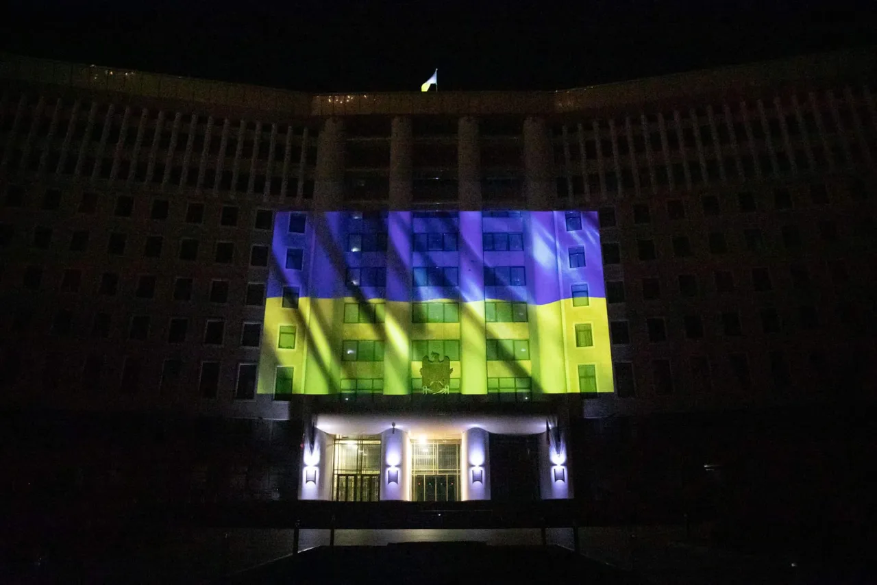 Clădirea Parlamentului, iluminată în culorile drapelului Ucrainei de Ziua Independenței
