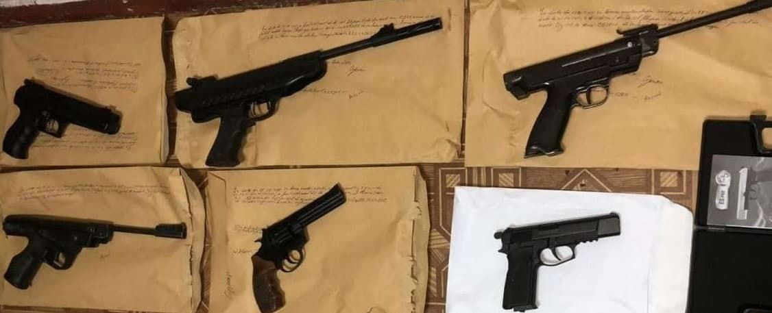 Полиция Молдовы задержала группу мужчин, торговавших оружием через Интернет