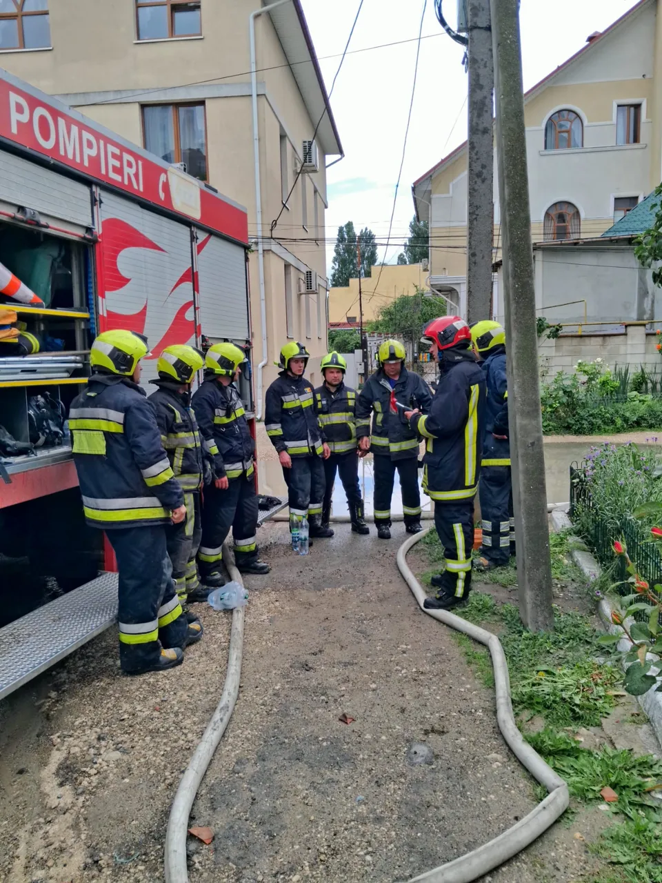 В Кишиневе возник пожар, вызванный молнией: эвакуированы 15 человек, включая детей