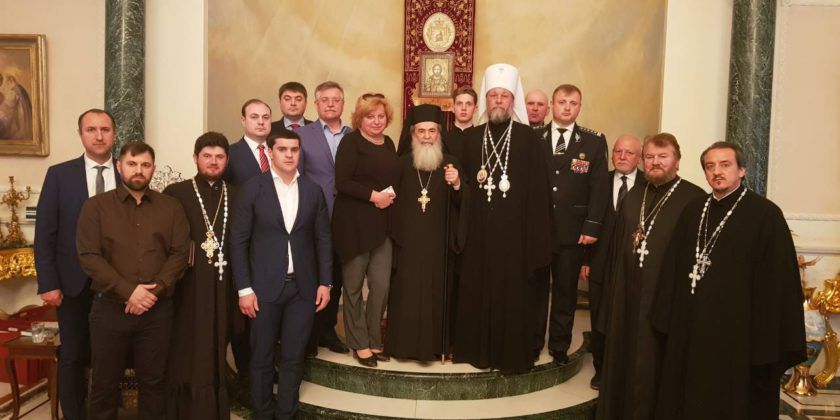 Митрополия о делегации, которая привезла Благодатный огонь: это дела церкви, а не широкой общественности