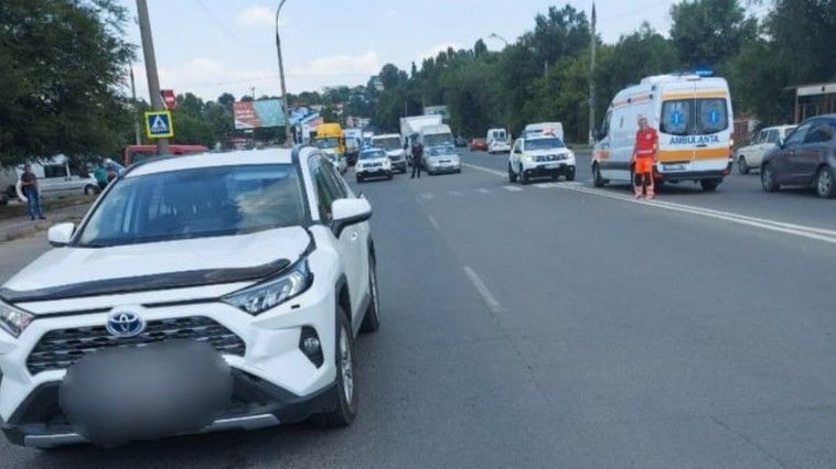 В Кишиневе на пешеходном переходе насмерть сбили женщину
