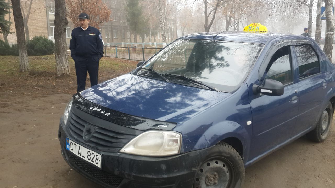 В Леово напали на инспекторов за замечание о парковке на газонах