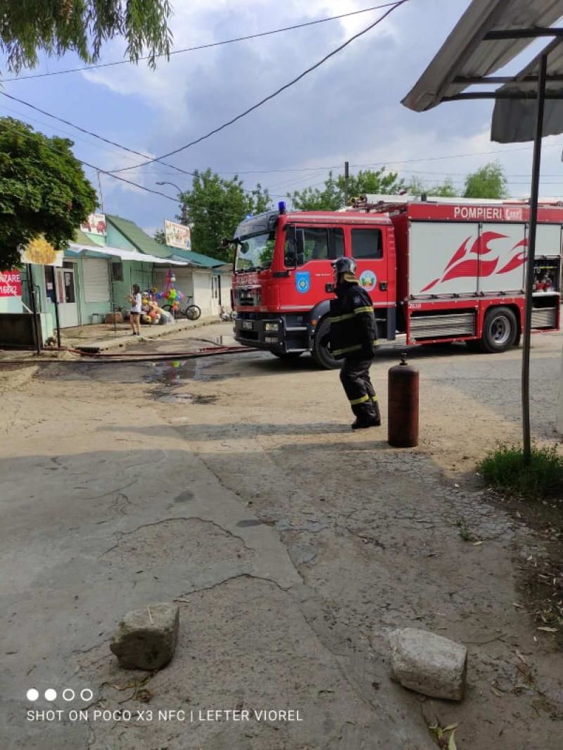 На рынке в Резине вспыхнул пожар