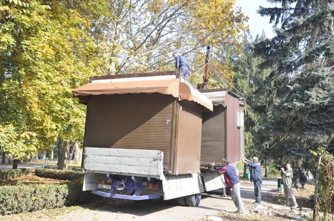 За 10 дней из парка "Штефан чел Маре" эвакуировали 30 торговых киосков