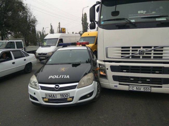 O maşină a Poliţiei, implicată în accident. Chinul poliţiştilor