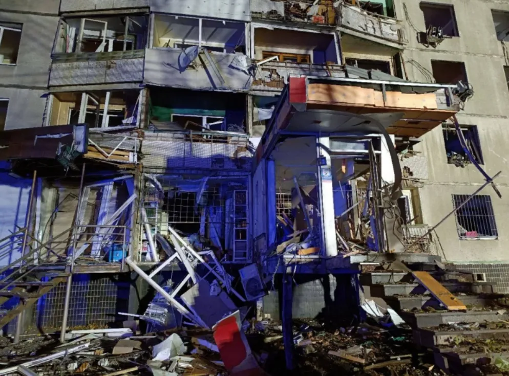O bombă rusească a lovit un bloc de locuințe la Harkov