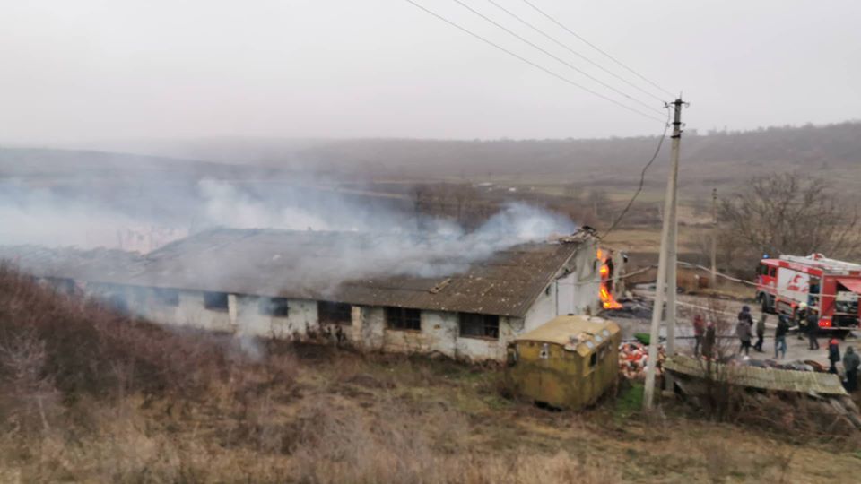 Сотрудники ГИЧС потушили пожар на угольном складе в Оргееве