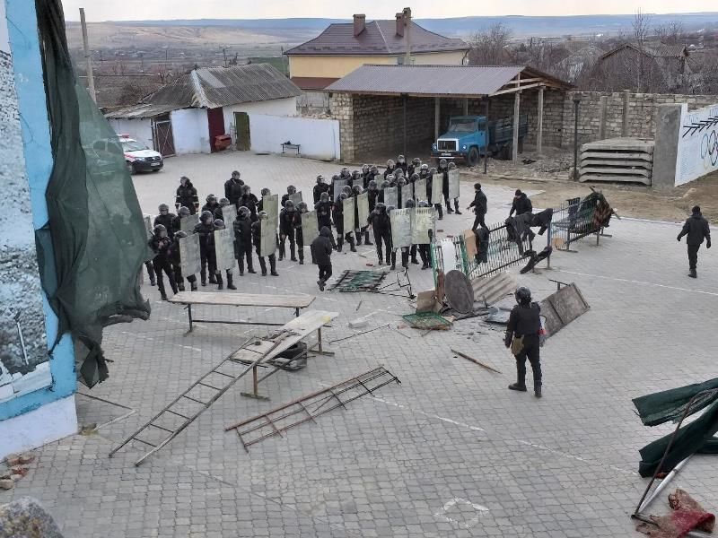 В Сети появились кадры подготовки полиции к беспорядкам после выборов