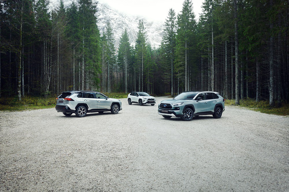 Toyota: В Молдове стартуют продажи обновленных комплектаций линейки RAV4 2022 года
