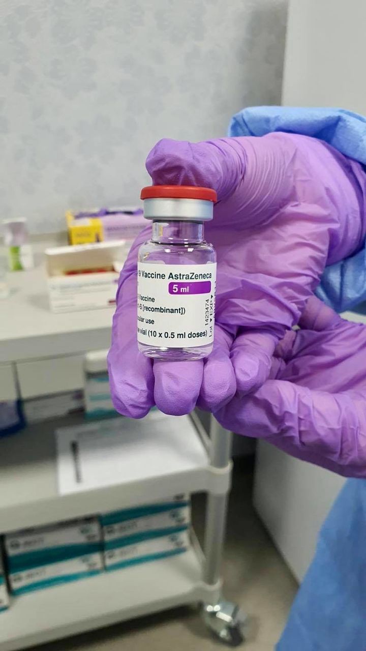 Андриан Канду привился вакциной AstraZeneca в Румынии