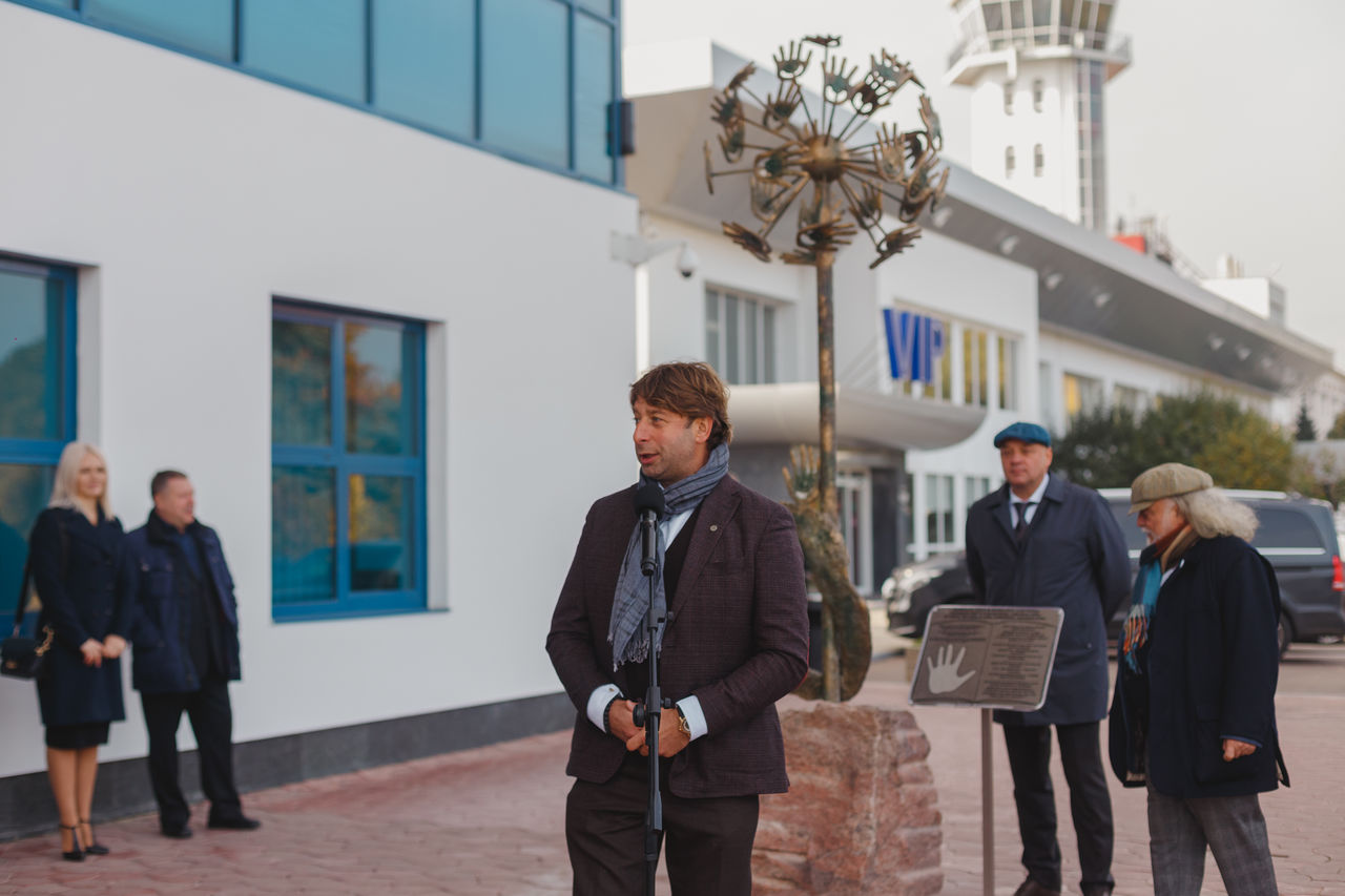 Avia Invest: Торжественное открытие символа мира и доброты в международном аэропорту Кишинева