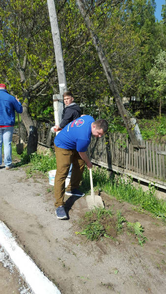 Демократы «облагораживали» коммуну Окиул Рошу в день выборов