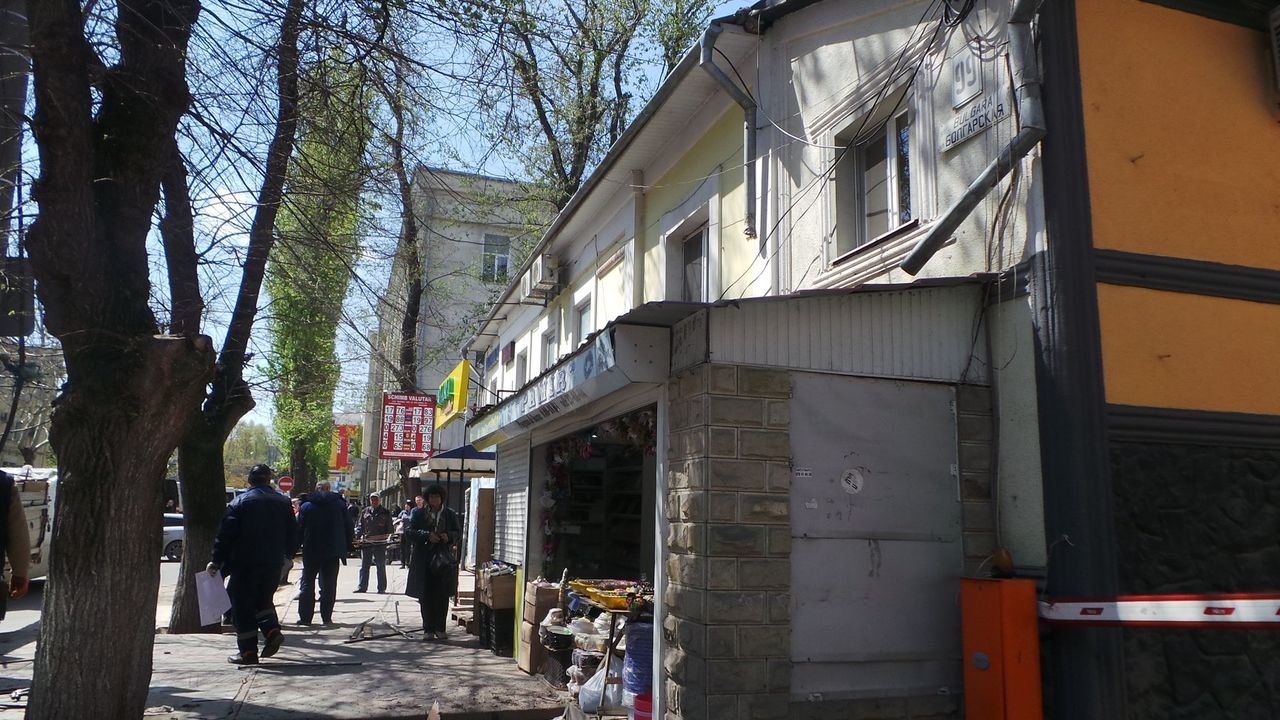 Борьба с незаконной торговлей: в столице демонтируют навесы