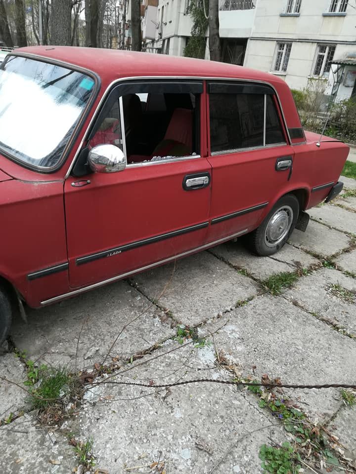 На Рышкановке вандалы разбили три автомобиля "Жигули"