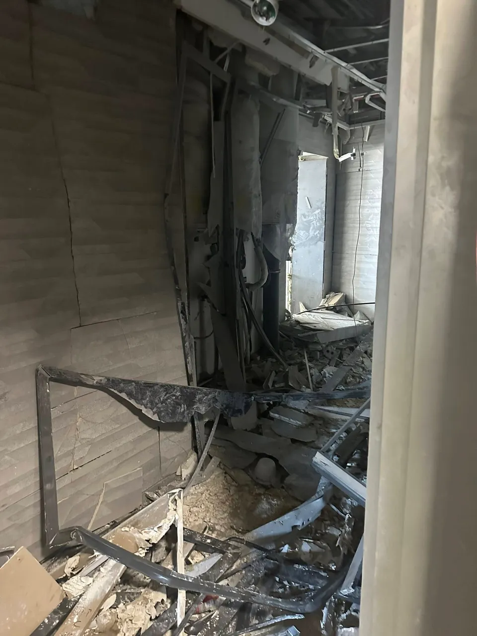 Cum arată apartamentul din Tel Aviv al ambasadorului R. Moldova, lovit de rachetele Iranului